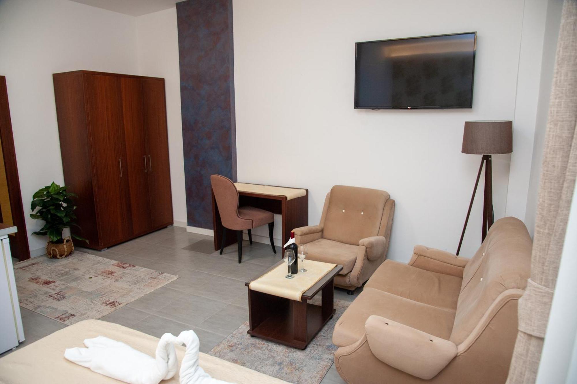 Hotel North City Titova Mitrovica Exterior foto